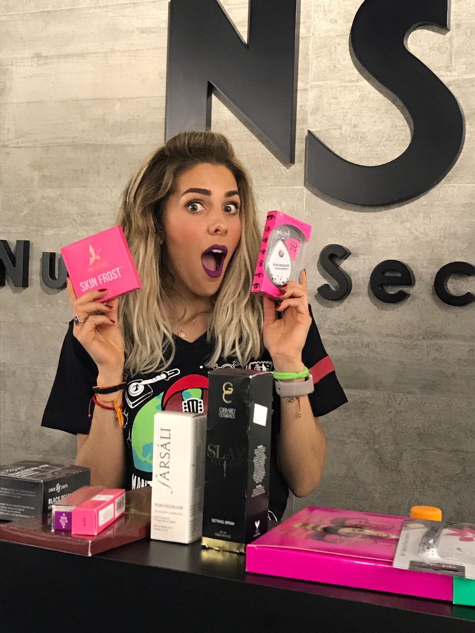 Regina Murguia de Jeans de visita en Nuestro Secreto