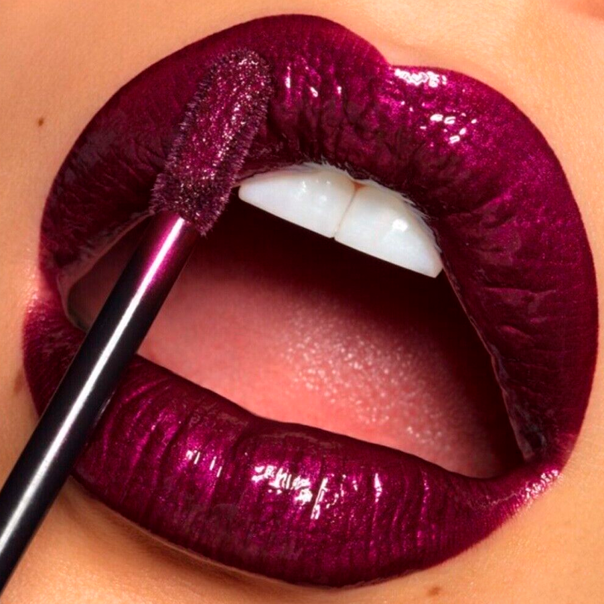 Metal Lip Gloss Amulet