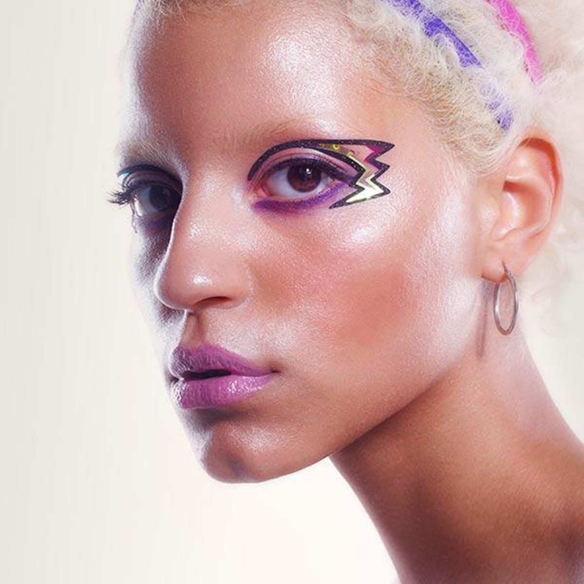 Zig Zag Liners / Face Lace by Phyllis Cohen