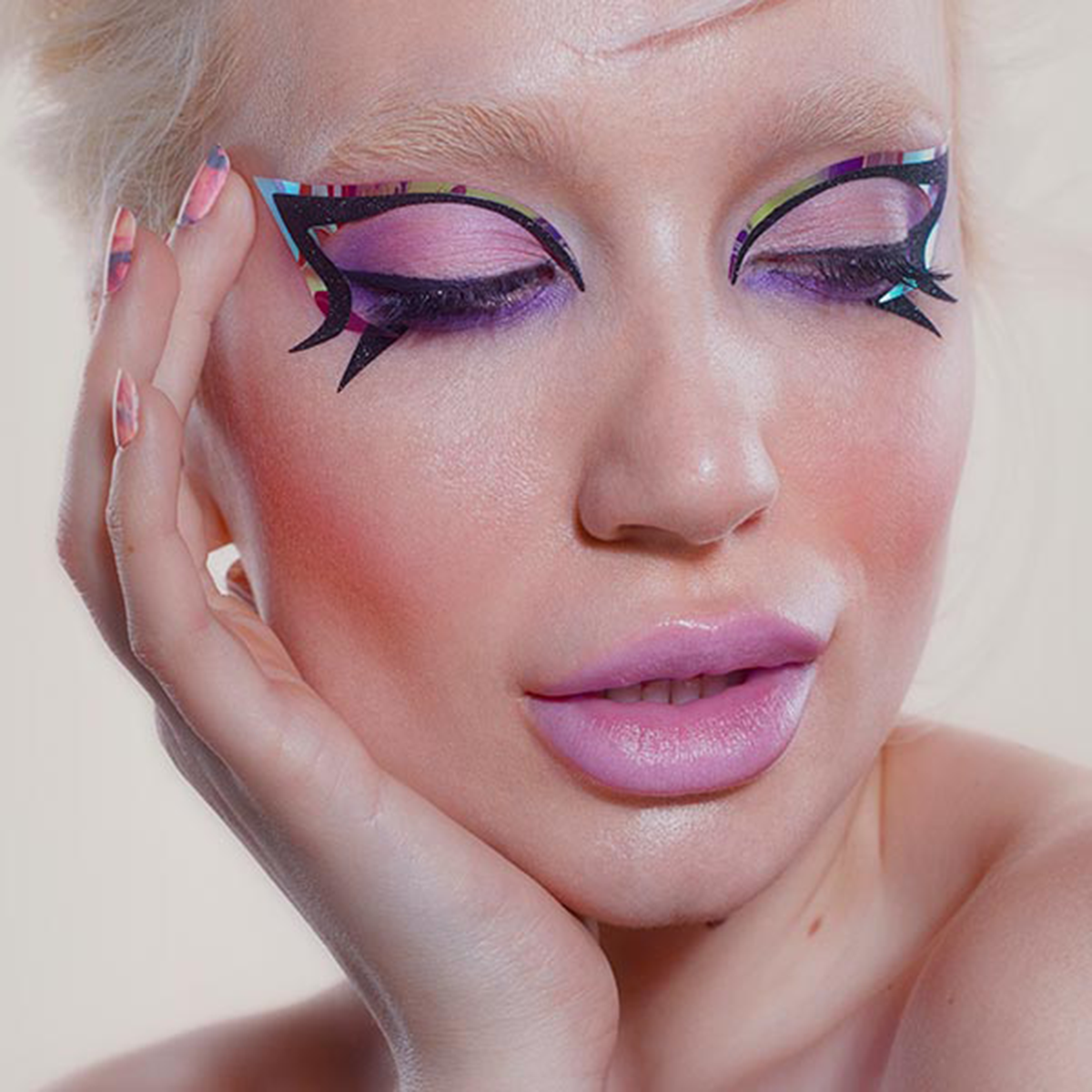 Zig Zag Liners / Face Lace by Phyllis Cohen